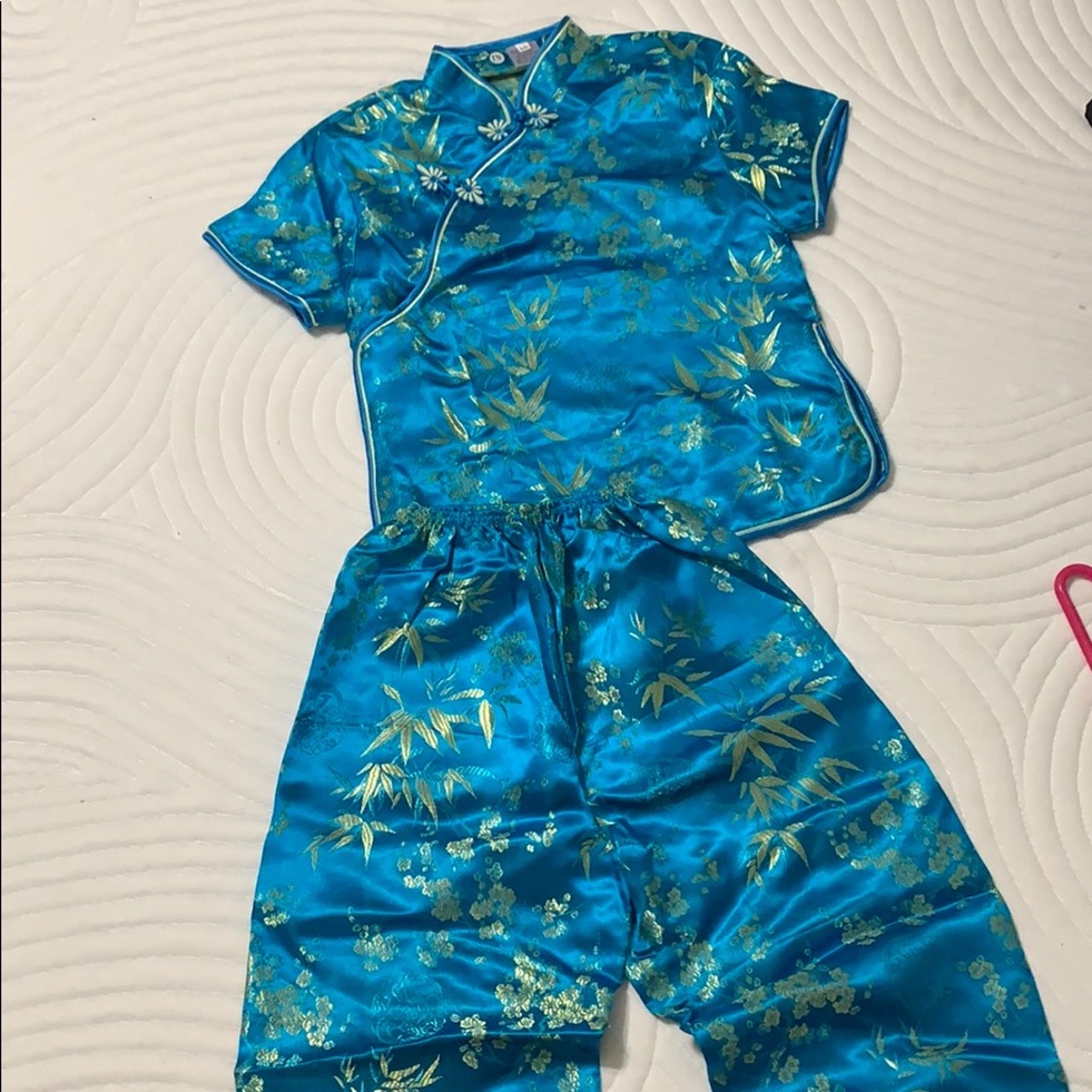 Chinese outfit